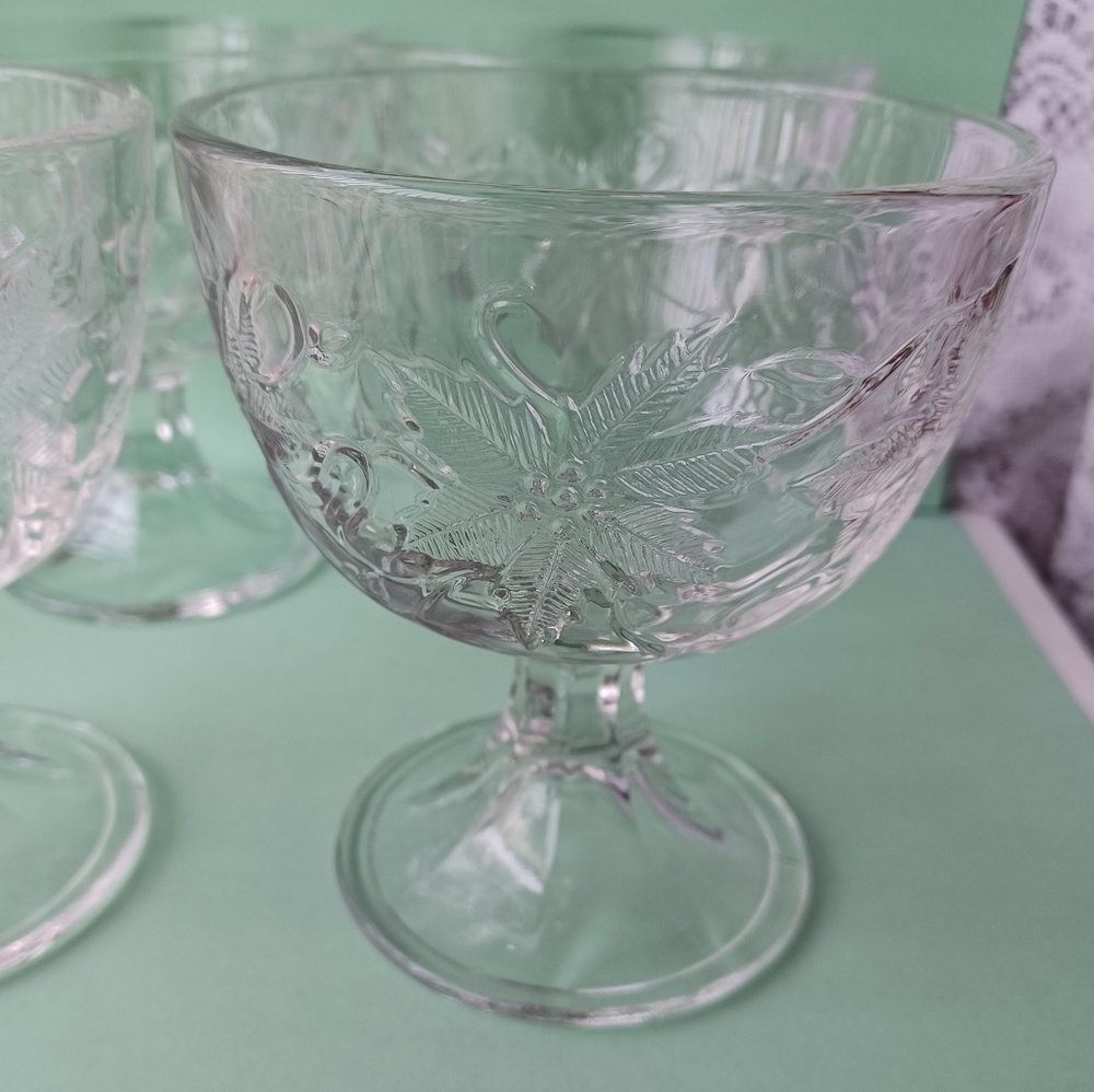 SET OF 4 PRINCESS HOUSE FANTASIA FOOTED DESSERT/SHERBET BOWLS POINSETTIA PATTERN - Picture 9 of 15